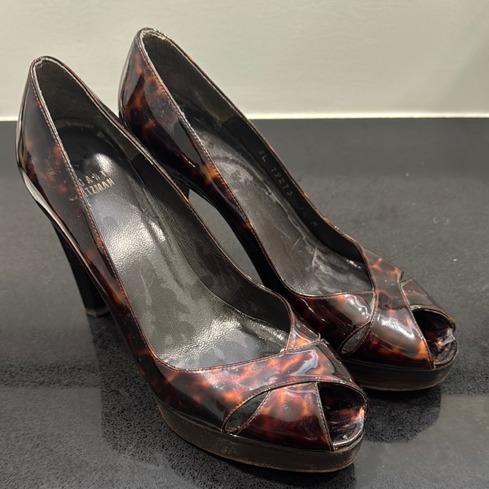 Vintage & Pre-Loved Stuart Weitzman Tortoise Shell Patent Leather Heels